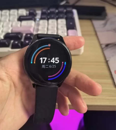 ?一加watch 99新，无使用痕迹 配件...