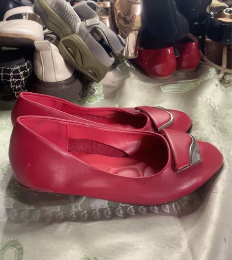 37码豆豆鞋 里外全牛皮 软底软面 后跟有...