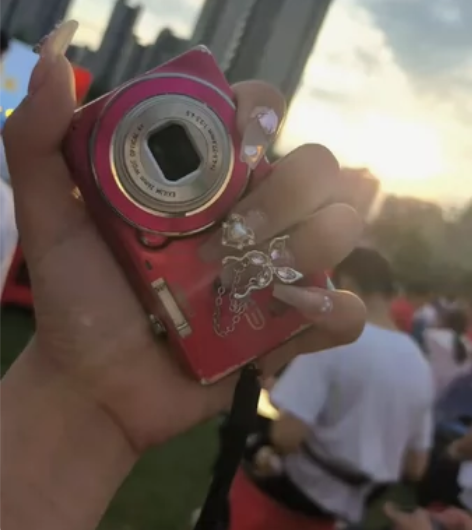 高一学生帮朋友出相机 哦宝宝们 卡西欧zs...