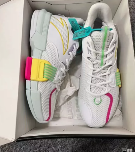 安踏轻狂实战篮球鞋  119包邮 全新原盒...