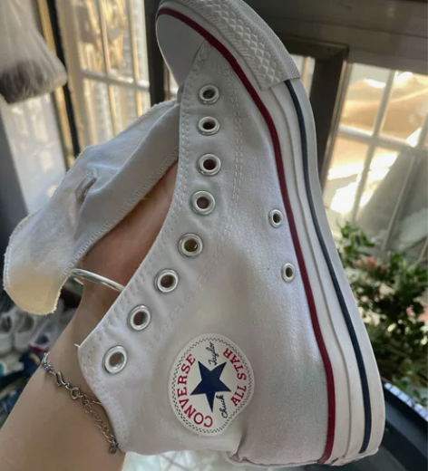 匡威男款41码 鞋子绝对是正品，以前实体店...