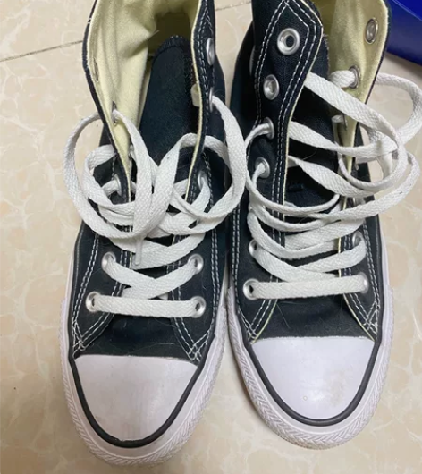 匡威女款 黑色高帮帆布鞋 正品得物购入，3...