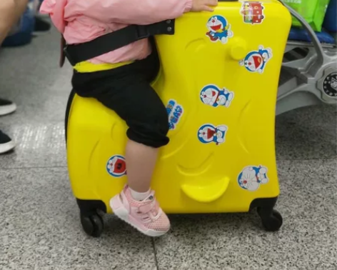 20寸儿童可坐行李箱,方便时尚,一到五岁可...