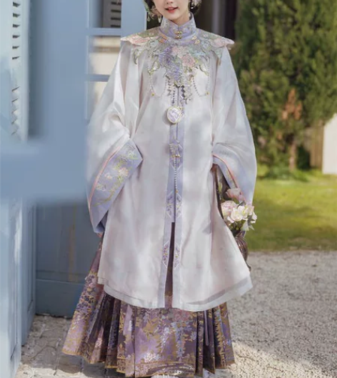 出汉服，拍毕业照穿过一次。无暇。可以拍实物...