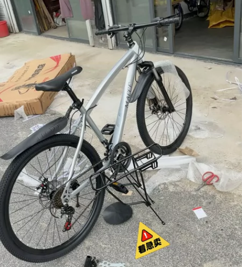 【急需处理】特价处理全新山地车自行车男女中...