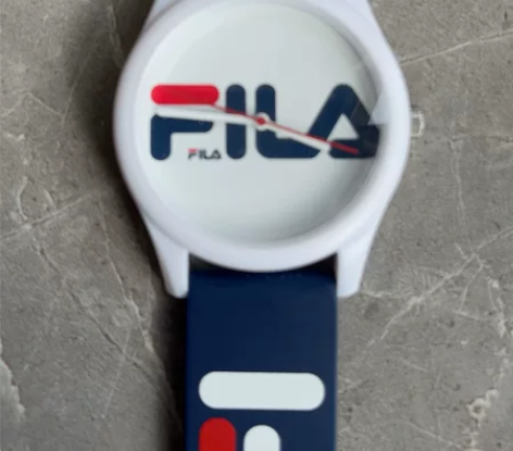 出一块斐乐手表，没怎么用过，很新，有原来的...