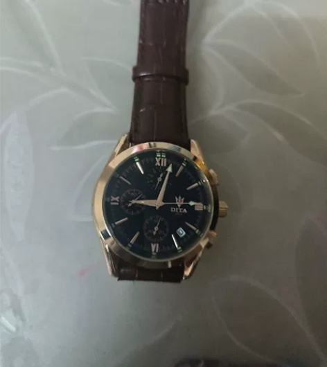 迪塔手表，八成新。带电子，手表功能正常，买...