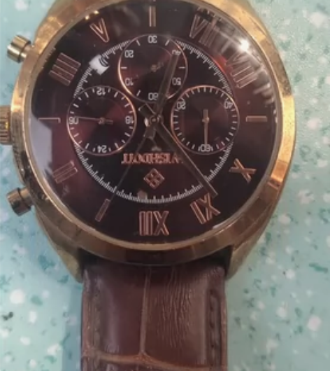 大手表一块，全英文看不懂，买时1000多。...