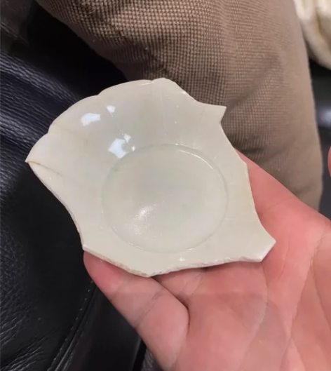 宋湖田瓷片一片，胎薄如蛋壳，残了还是很雅，...