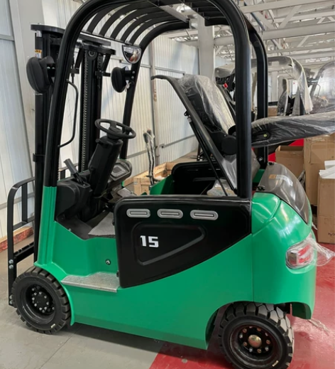 1.5吨平衡重叉车全新 感兴趣的话点“我想...