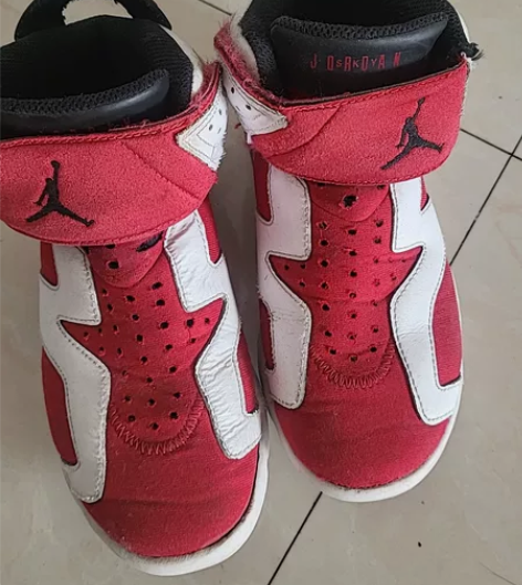 乔丹耐克联名款32码数原价529 感兴趣的...