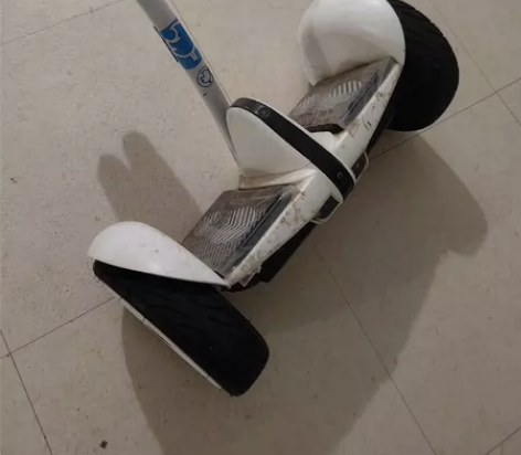 九号平衡车。21年的车,一共150公里,上...