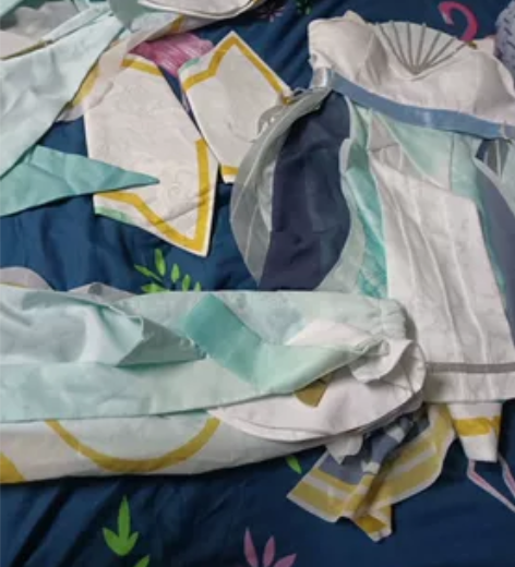 喵呜家游龙清影 拖尾有脏污，游场导致，配饰...