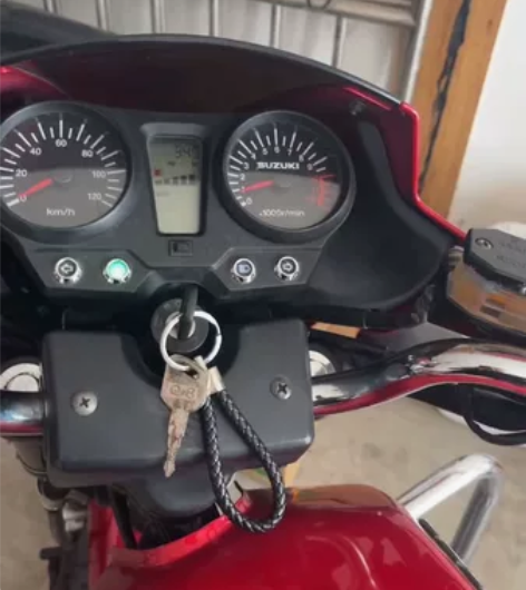 出售个人17年上牌铃木钻豹 手续齐全 刚上...