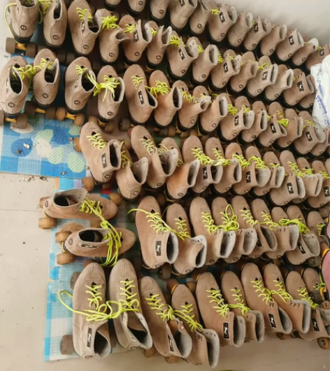 闲置双排轮溜冰鞋 溜冰场不干了，双排轮溜冰...