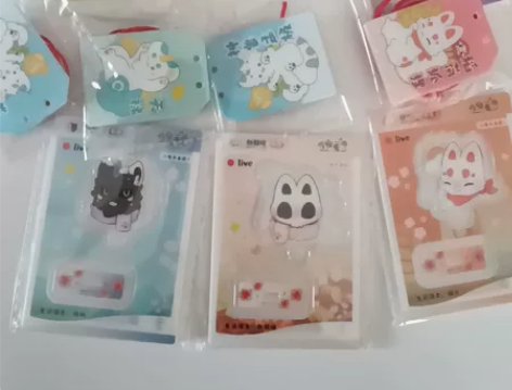 集卡社有兽焉一弹立牌吊坠， 18一个包邮