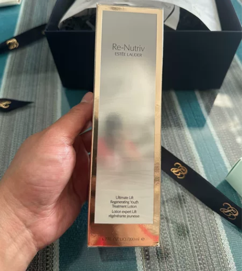 雅诗兰黛白金级赋活精华水(200ml ）