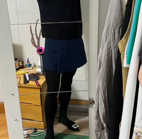 深蓝色一步裙，三个纽扣可调节下摆，173/...