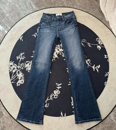 bke低腰喇叭裤 25码 裤长110 版型...