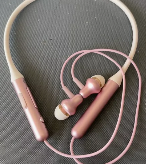 万魔 运动蓝牙耳机，功能正常，有轻微使用磨...