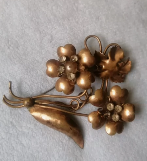 老物件民俗杂件/七八十年代铜皮鎏金胸花/半...