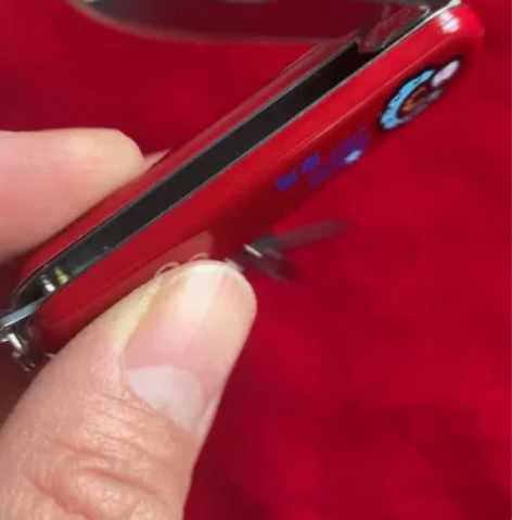 全新伊戈中华军刀十二生肖多功能折叠小刀组合...