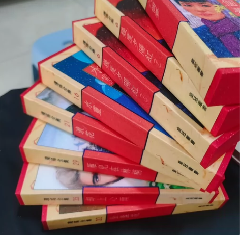 琼瑶全集，港版皇冠书盒，个人收藏定制，展示...