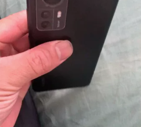 小米12,成色自己定义,功能完好,电池极佳...