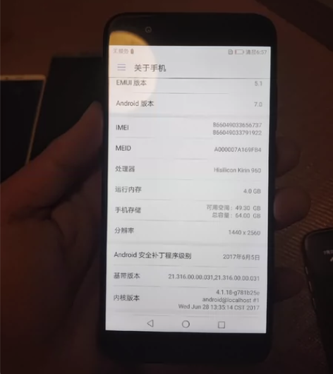 荣耀v9 4+64屏幕有点浅划痕，机身很新...