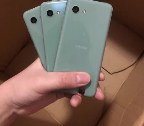 夏普r2c Aquos r2compact...