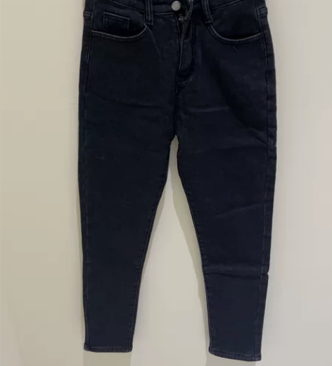 全新加绒牛仔裤带牌，27码 感兴趣的话点“...