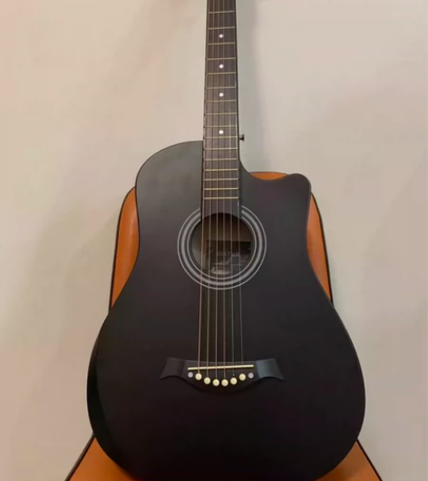 出国了不想带，原价1900买的几乎全新吉他...