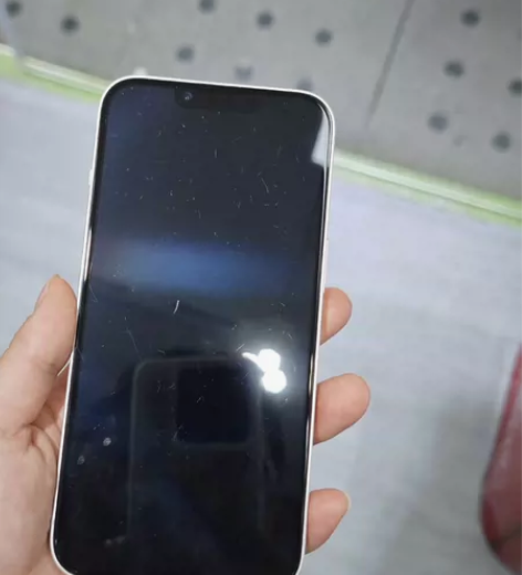 苹果14白色 配置128电池85屏幕比较花...