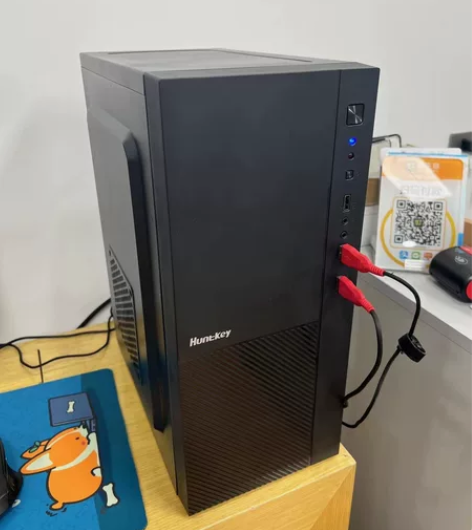 刚买来三四个月的主机  成色基本和新的一样...