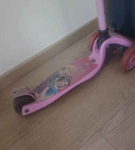 迪士尼公主儿童滑板车0-6岁男女童折叠自发...