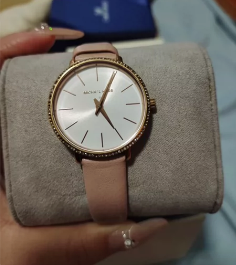 专柜将近2000买的 戴过几次 所有东西都...