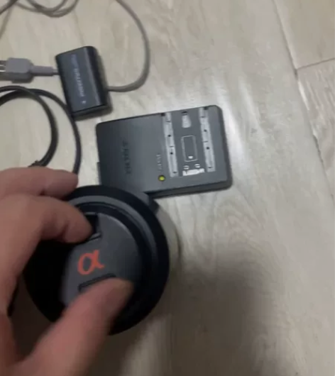 闲鱼入的a290，带2个镜头，2块电池都是...