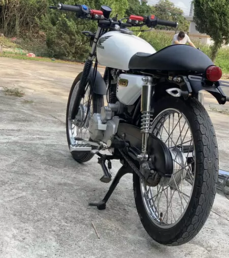 二手摩托车 五羊本田cg125复古机车 新...