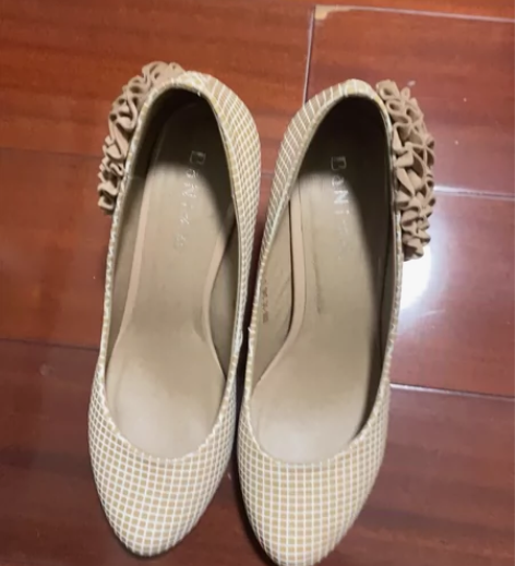 全皮8厘米戴防水台高跟鞋38码穿过几次。有...