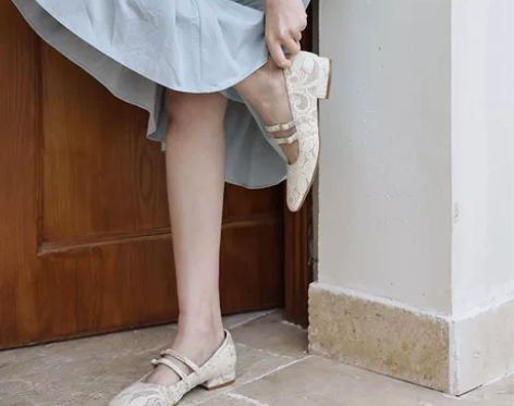 原创《伊纱贝拉》肌理提花蕾丝百叶花瓣松紧双...