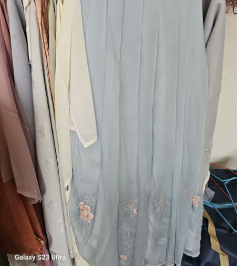 出汉服，全部低价，基本都是没咋穿过的。两年...