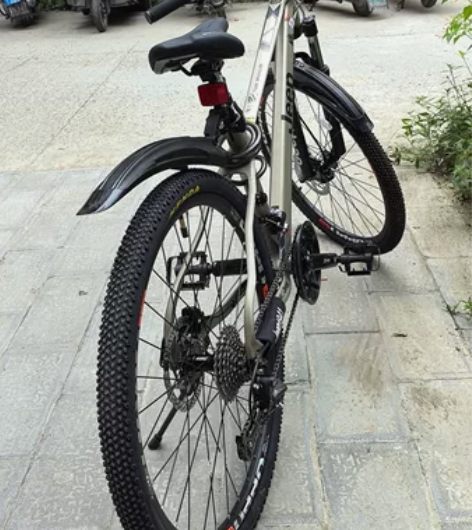 Jeep山地自行车 买来就试了一下 买错了...
