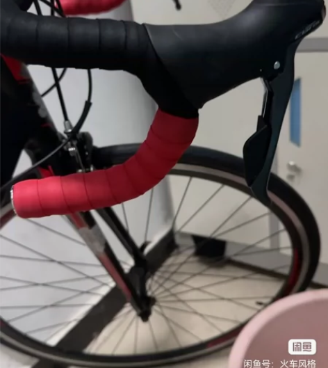 美利达幻影一成色和新的一样无划痕无磕碰停在...