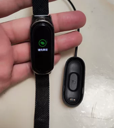 小米手环5出给有需要的人，目前电量充满电一...