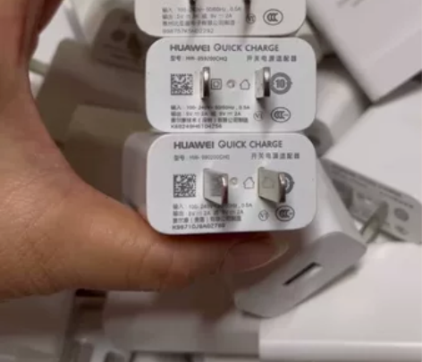 华为18W原装充电头。二手原装 9V2A。...