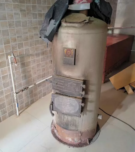 三鑫牌水暖炉（煤炭），高150＊直径60，...