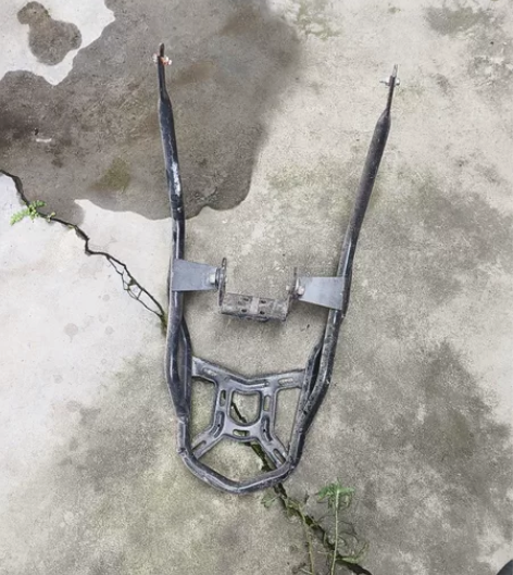 小迅龙的货架，买的时候带的，跑过外卖用，放...