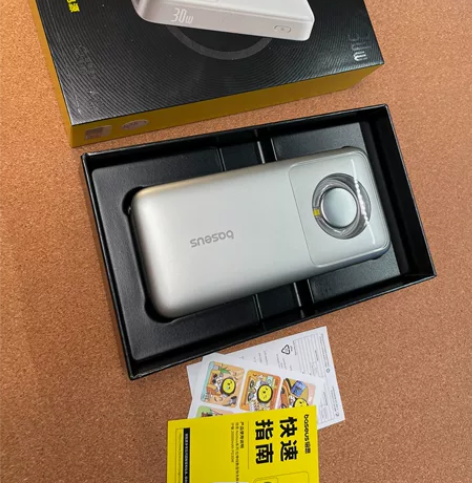 倍思Nomos拉伸线数显充电宝 容量：20...