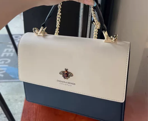 前任送的包，现男友让我出了，一次没用过。注...