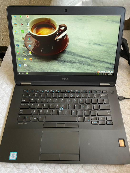 戴尔笔记本电脑。超薄的。携带非常方便。配置...